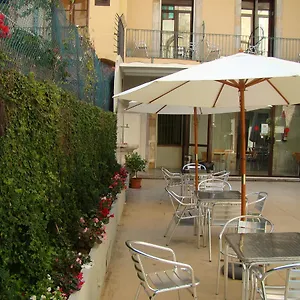 hostal-la-terrassa.topbarcelonahotels.com/